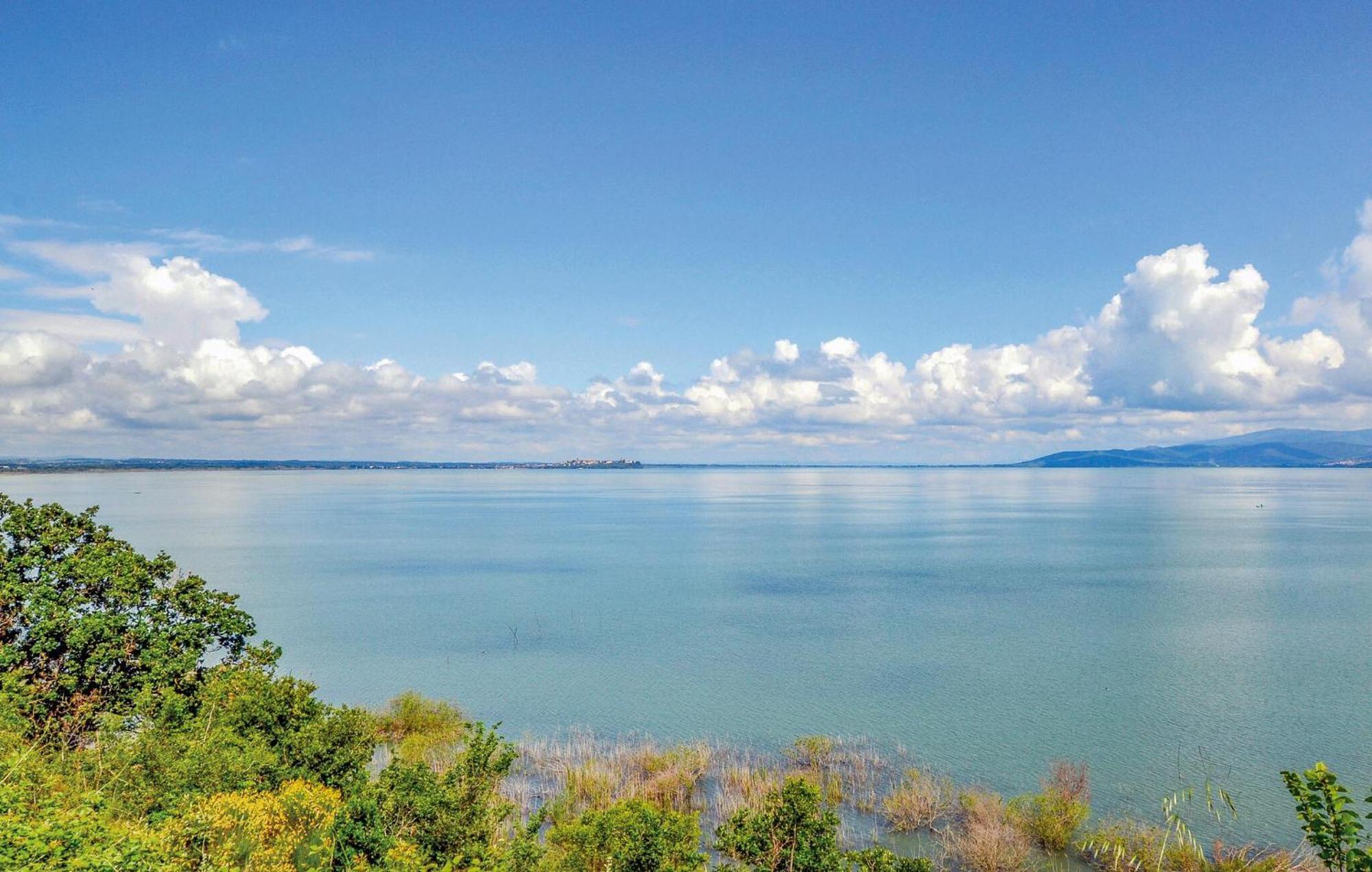 Lovely Apartment In Tuoro Sul Trasimeno With Wifi Exterior photo
